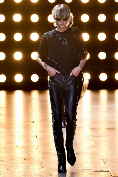 Look 60